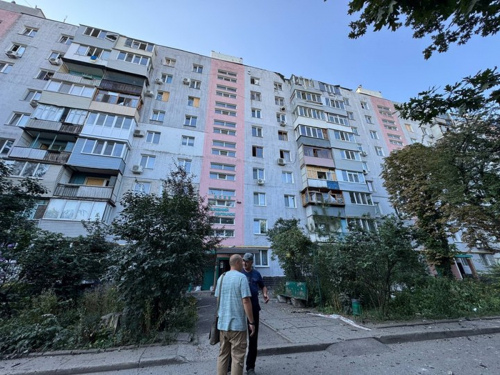 Наслідки атаки по багатоповерхівці в Запоріжжі 6 серпня. Фото: Суспільне