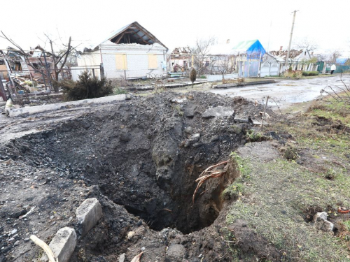 Зруйновані будинки та вирви від ракет: як виглядає село в Запорізькому районі після ракетних ударів - фото