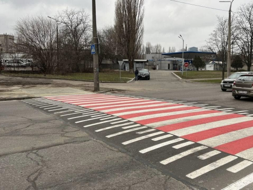 У Хортицькому районі облаштували підвищений пішохідний перехід (фото)