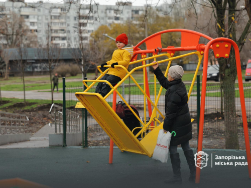 Три вже готові, четвертий - в процесі: у Запоріжжі триває облаштування інклюзивних майданчиків (фото)