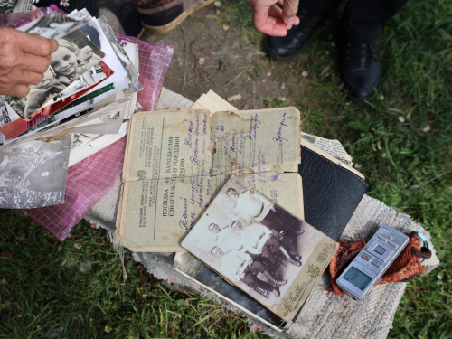 Родинні архіви, вивезені з прифронтового Гуляйполя. Фото: ГО "Гуляйпільські старожитності"