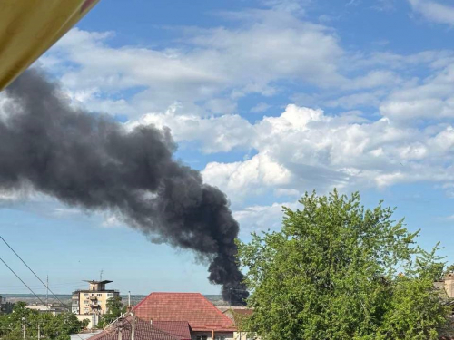 Ранковий обстріл росіян по Запоріжжю спричинив масштабну пожежу на об&#039;єкті інфраструктури (фото)