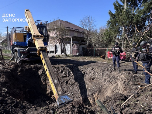Як вдалося уникнути трагедії: у Запоріжжі біля житла знаходились залишки снаряду (фото)