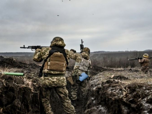 Бійці, що працюють за Запорізькому напрямку, готуються штурмувати позиції ворога - фото