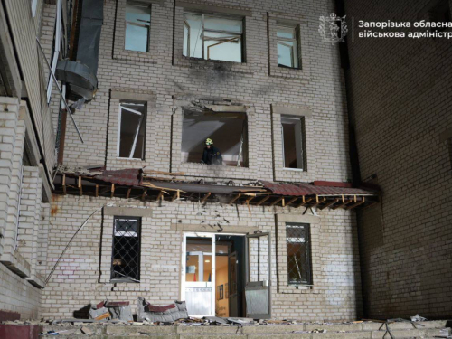 Вдарили "Молнією" - росіяни атакували дроном школу в Запоріжжі (фото)