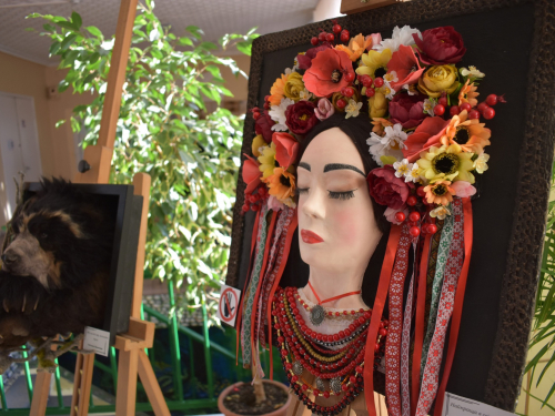 Трансформація ляльок: у Запоріжжі презентували виставку іграшок ручної роботи в незвичайному форматі (фото)