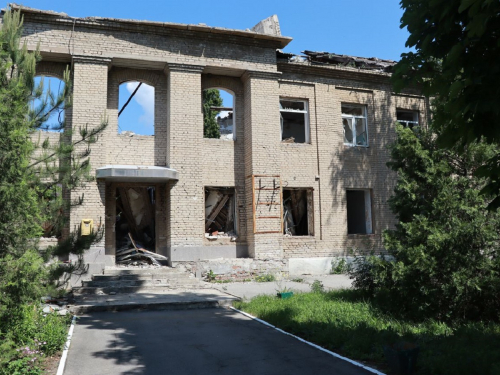 Відновлять не повністю - як просувається відбудова лікарні у Вільнянську, в яку влучила російська ракета