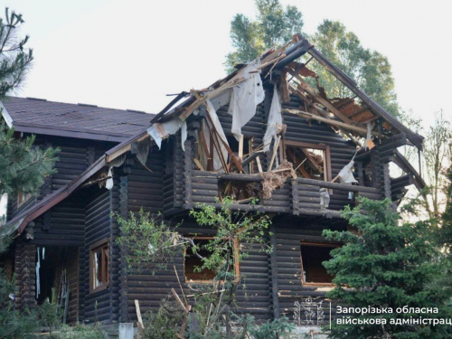 Будував своїми руками понад десять років - мешканець Запоріжжя втратив будинок внаслідок атаки дронів (відео)