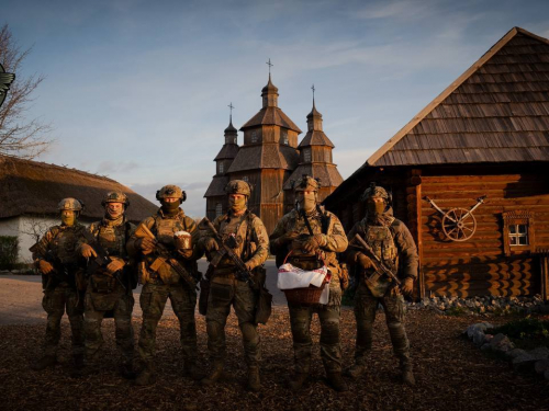 Служба у храмі, виставка писанок та розвідники: як відзначали Великдень на Хортиці