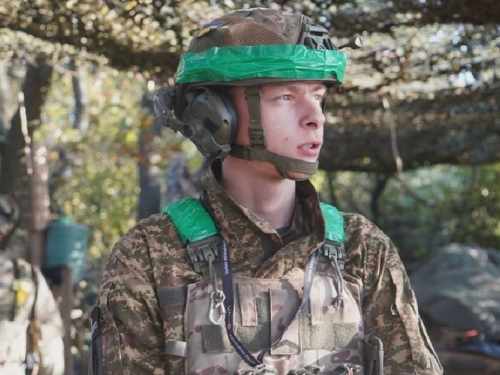 Бився на Оріхівському і Покровському напрямках - мама загиблого 22-річного артилериста отримала нагороду сина (фото)