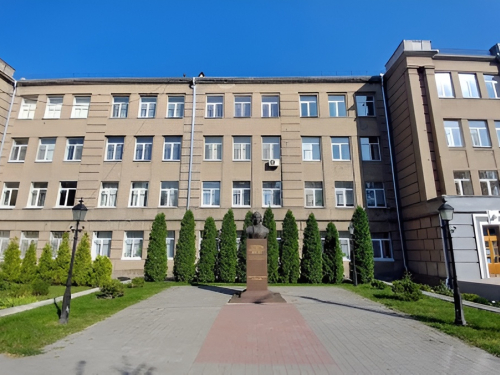 Вибиті двері та розбиті вікна - бібліотека та школа постраждали від масованої атаки по Запоріжжю (фото, відео)