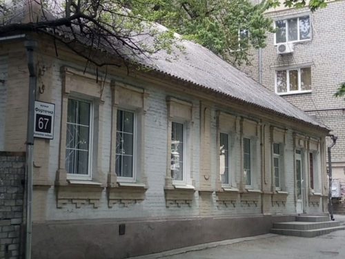 В історичній частині Запоріжжя знесли будинок священника і відкрили студію еротичного масажу