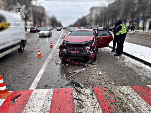 У Запоріжжі водій "під кайфом" влаштував ДТП на пішохідному переході - фото