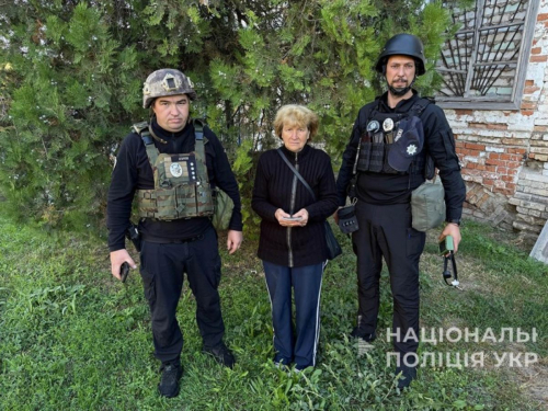 Тепер разом з котиком у безпеці - жінку з Приморського евакуювали в екстремальній ситуації (відео)