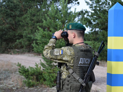 Прикидались волонтерами - запоріжець допомагав двом чоловікам незаконно перетнути кордон (фото)