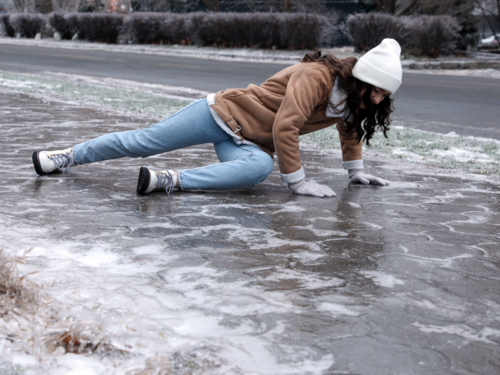 Травми через сніг і лід - хто відповідає і як відшкодувати збитки