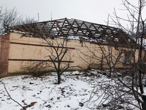 Зруйновані будинки та сільськогосподарська техніка: росіяни обстріляли мирні населені пункти Запорізької області