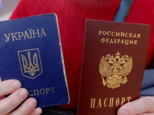 На окупованих територіях Запорізької області росіяни заганяють людей в черги для створення "картинки"