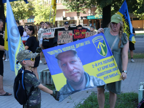 "Не маємо права забувати про Героїв" - у Запоріжжі відбулася акція на підтримку полонених захисників (фото)