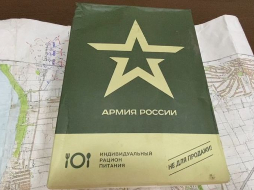 Військовослужбовці ЗСУ показали портфель членів екіпажу, який було знешкоджено під час боїв під Василівкою