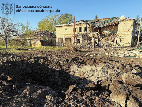 Понівечене авто та масштабна пожежа - в Запорізькій області зафіксували наслідки російських обстрілів (фото)