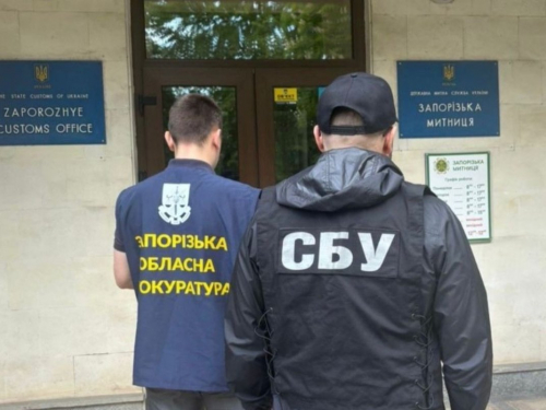 Зливав дані митниці за гроші: у Запоріжжі викрили посадовця (фото)