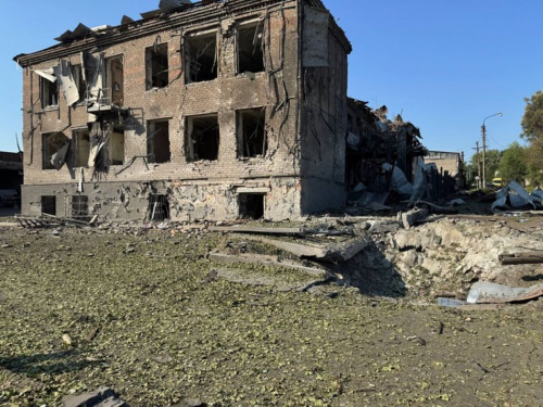 Будівля державного підприємства "Запорізький науково-виробничий центр стандартизації, метрології та сертифікації" після ворожої атаки 11 серпня, фото "Суспільне Запоріжжя"