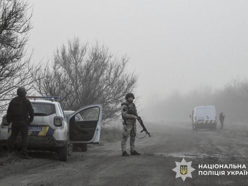 "В першу автівку влучив FPV-дрон на оптоволокні" - на Запоріжжі волонтер розповів, як евакуювали людей з Гуляполя (відео)