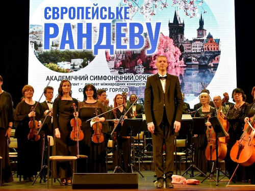 Музика і неймовірні краєвиди: запорізькі меломани отримали насолоду від нової програми симфонічного оркестру
