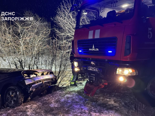 Слизькі дороги та буксування авто - ДСНС допомогла чотирьом водіям на Запоріжжі