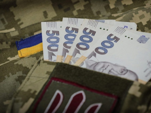 Як військовим та ветеранам із Запоріжжя отримати виплати до Дня Незалежності? Пояснюють юристи