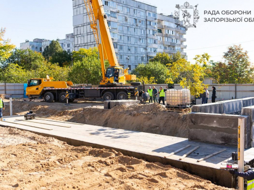 У Хортицькому районі Запоріжжя будують підземне укриття серед багатоповерхівок