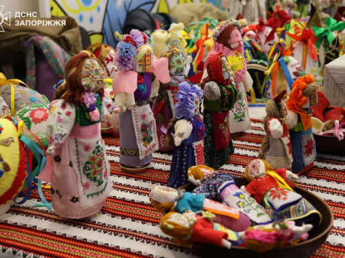 У Запоріжжі журналісти, майстрині та рок-музиканти об&#039;єдналися і зробили благодійний ярмарок - фото