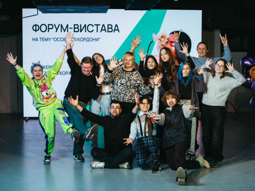 Насильство, що криється за нормальністю – у Запоріжжі молодь презентувала незвичну виставу (фото)