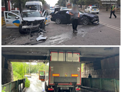 Вантажівка під мостом та аварія з таксі - у Запоріжжі через дві ДТП частково перекрили вулиці (фото)