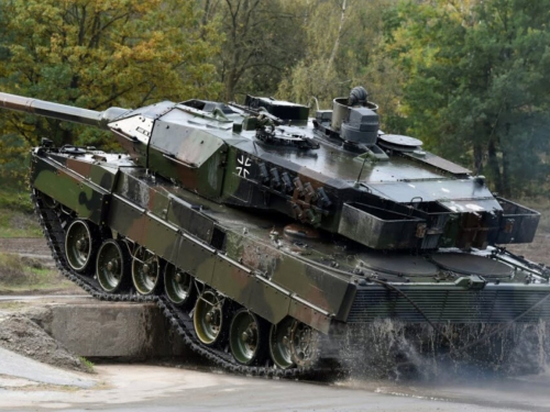 На Запоріжжі Leopard 2 вступив у бій одразу з двома російськими танками та виграв його - відео