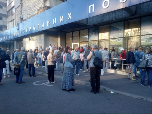 Не поділили чергу біля ЦНАПу – у Запоріжжі сталася бійка між чоловіком і жінкою