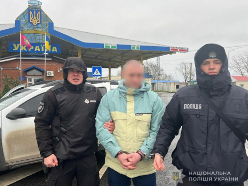 Займався здирництвом та наркотиками у СІЗО - правоохоронці екстрадували з Молдови запорізького кримінального авторитета (фото)