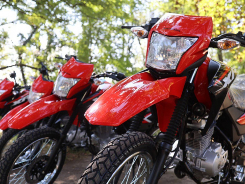 Маневрені та швидкі: Метінвест передав Нацгвардійцям багі та мотоцикли