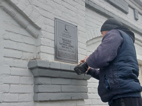 Захист культурної спадщини: у Запоріжжі встановили нові охоронні дошки на пам’ятках (фото)