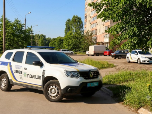 У Запоріжжі нетверезий чоловік поводився агресивно, вибивав двері квартири та не реагував на вимоги поліції.