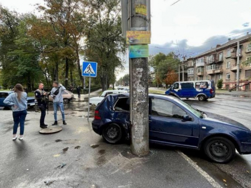 У промисловому районі Запоріжжя п'яний водій влаштував ДТП - фото