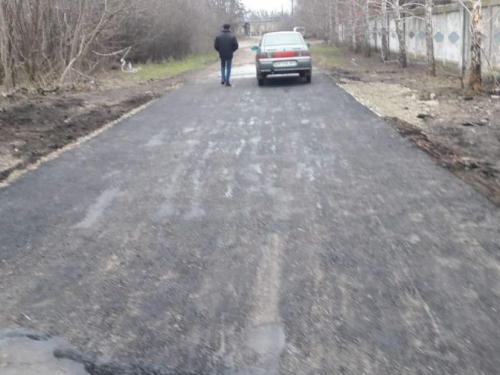 У Запорізькій області шляховики відновили дорогу, в яку влучила російська ракета - фото