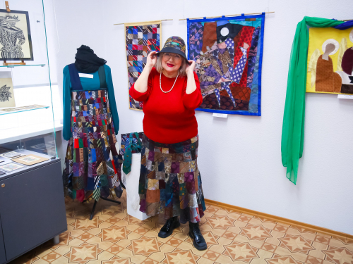 Запорізька художниця показала картини з краваток - ексклюзивне інтерв'ю, фото