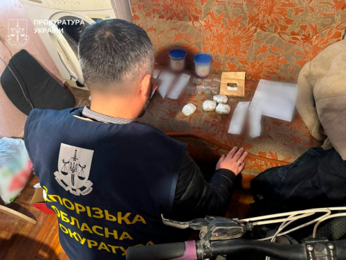 Дачний наркобізнес: мешканці Запоріжжя постануть перед судом за незаконний збут канабісу (фото)