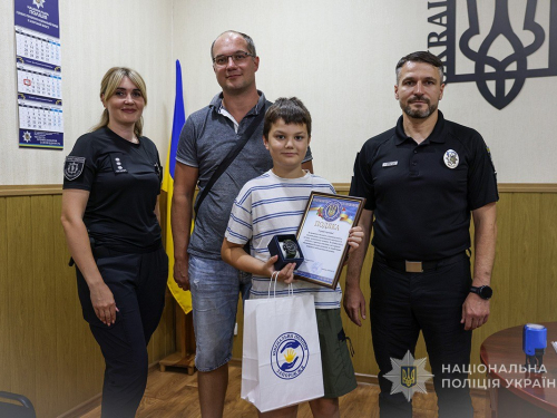 На Запоріжжі дитина помітила у водоймі зброю та повідомила дорослим, фото: Нацполіція Запорізької області 