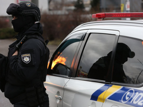 Під ударами дронів-камікадзе -  поліцейські евакуювали шістьох мешканців Приморського (відео)