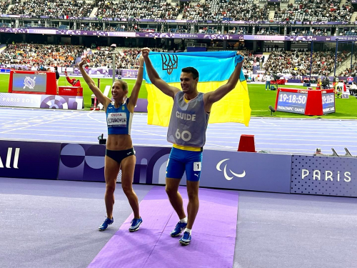 Українська легкоатлетка виграла другу медаль на Паралімпіаді у Парижі при підтримці бігуна із Запоріжжя