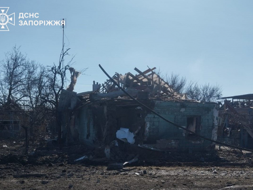 Наслідки обстрілу Запорізького району 28 лютого. Фото: ДСНС