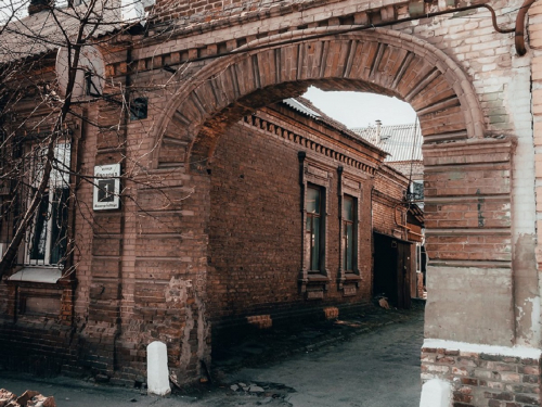 Атмосфера старого міста - як виглядають незвичайні будинки на одній з вулиць Запоріжжя (фото)